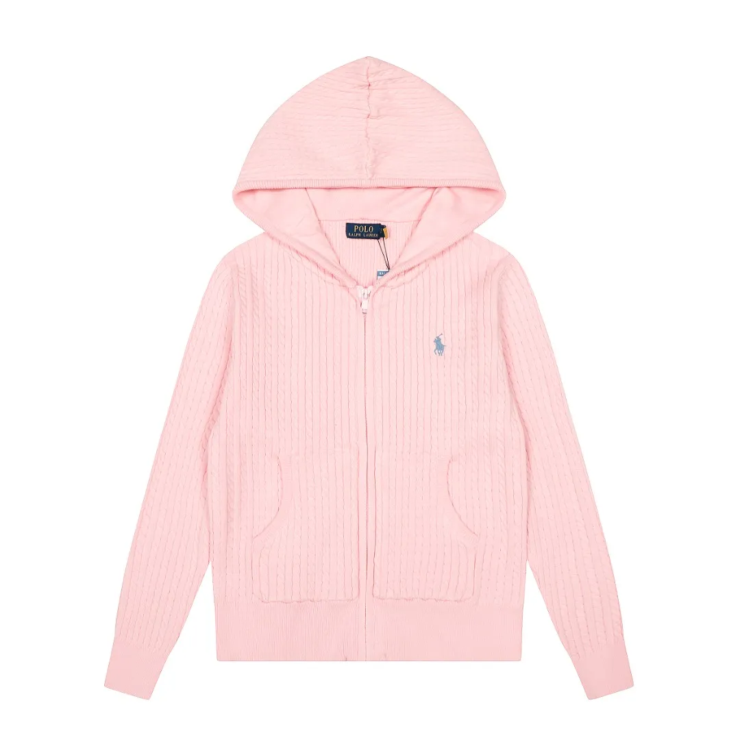 P310 Top quality" Style number: DS501# (not off the shelves all year round) [Ralph Lauren small twist solid color pony embroidered logo full zipper hooded jacket] ✅Ralph Lauren old money style classic basic versatile goddess style small twist zipper hooded jacket ✅Main supplier platform live broadcast Wholesale entity Replenish when out of stock Not off the shelf ✅ZP quality 1:1 version Scan the code to enter the GF website Counter quality ✅Customized zipper color is the same The full zipper stitching hood is very complicated. The small twist process takes a long time and the cost is extremely high. ✅The quality of the details is the only one in Guangzhou. Imported quality cotton yarn, focusing on high-end, cost-effective, good quality. Needless to say, the goddess’s upper body is really amazing, so sweet, so beautiful. This coat is really good-looking. Navy blue, apricot, pink, yellow, purple, light blue, Chinese red